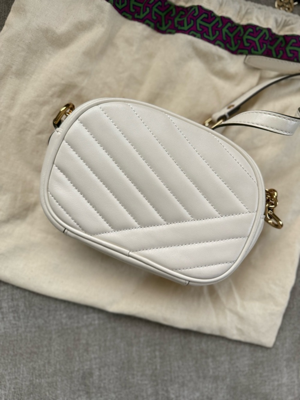 Tory Burch White Quilted Leather Crossbody with Gold Chain - Picture 6 of 9